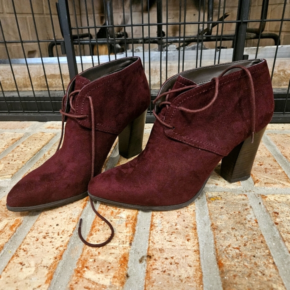 Franco Sarto Women's Burgundy Purple Faux Suede Ankle Booties Wine 9.5 Fall - Picture 1 of 10